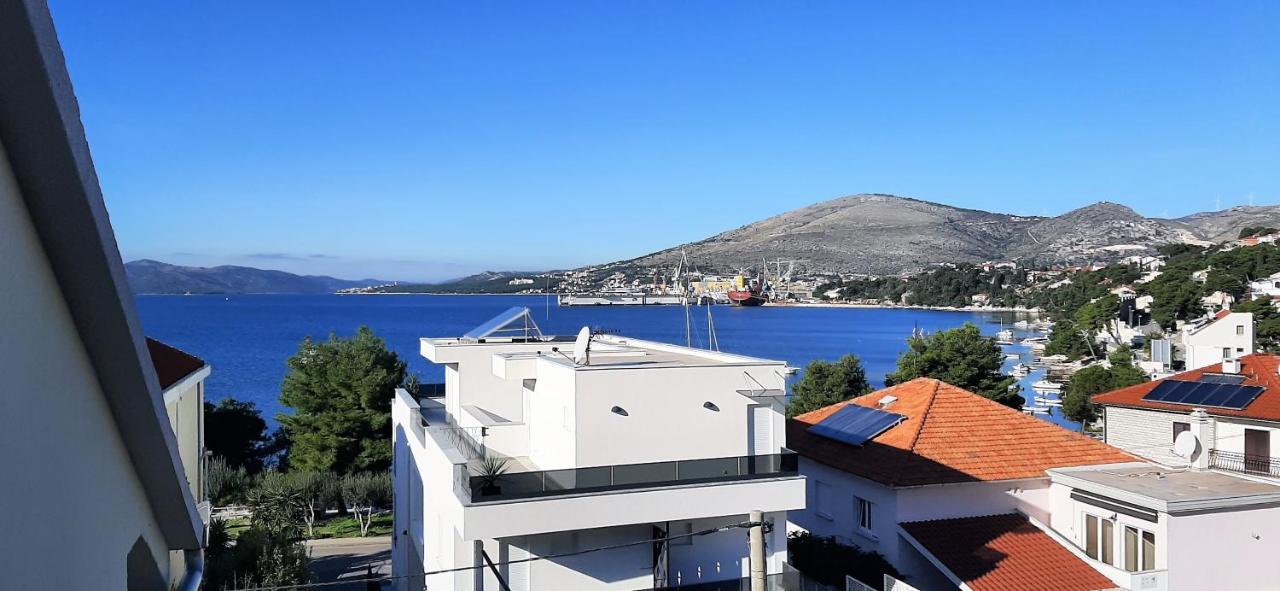 Apartments Figos Трогир Екстериор снимка