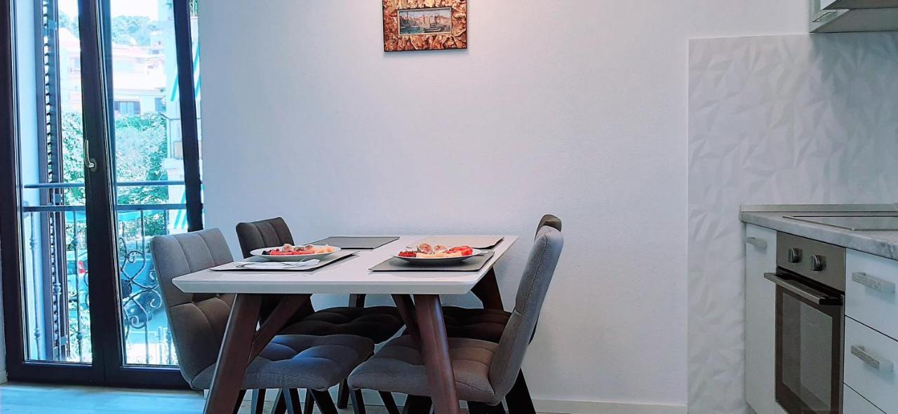 Apartments Figos Трогир Екстериор снимка